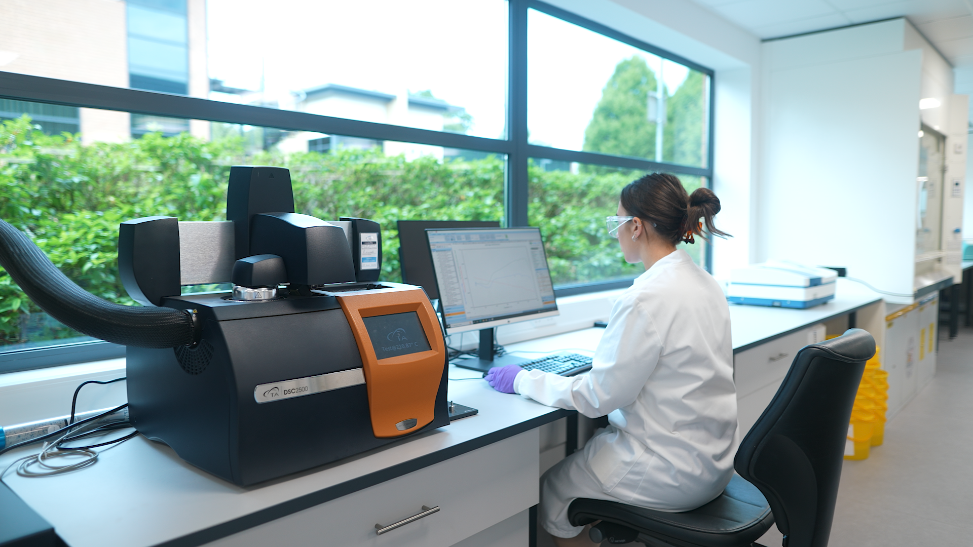 Elen Roberts working in the lab on the DSC